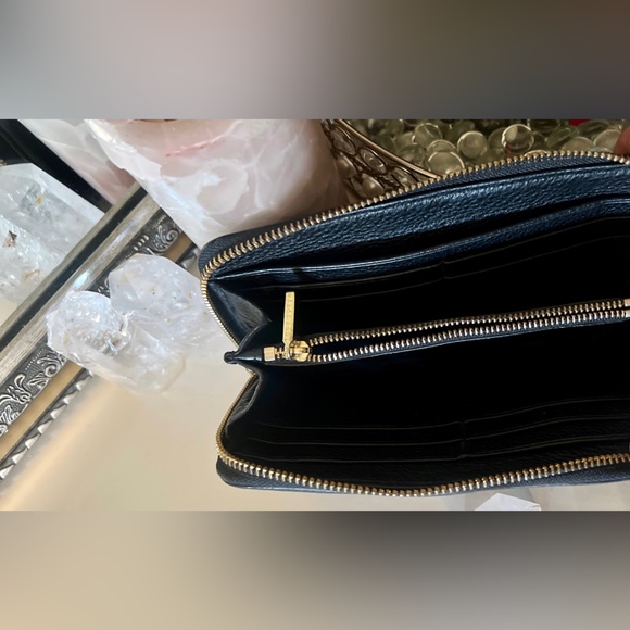 Tory Burch Black zipper around wallet - Picture 5 of 7